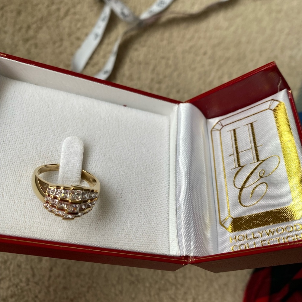Hollywood collection ring